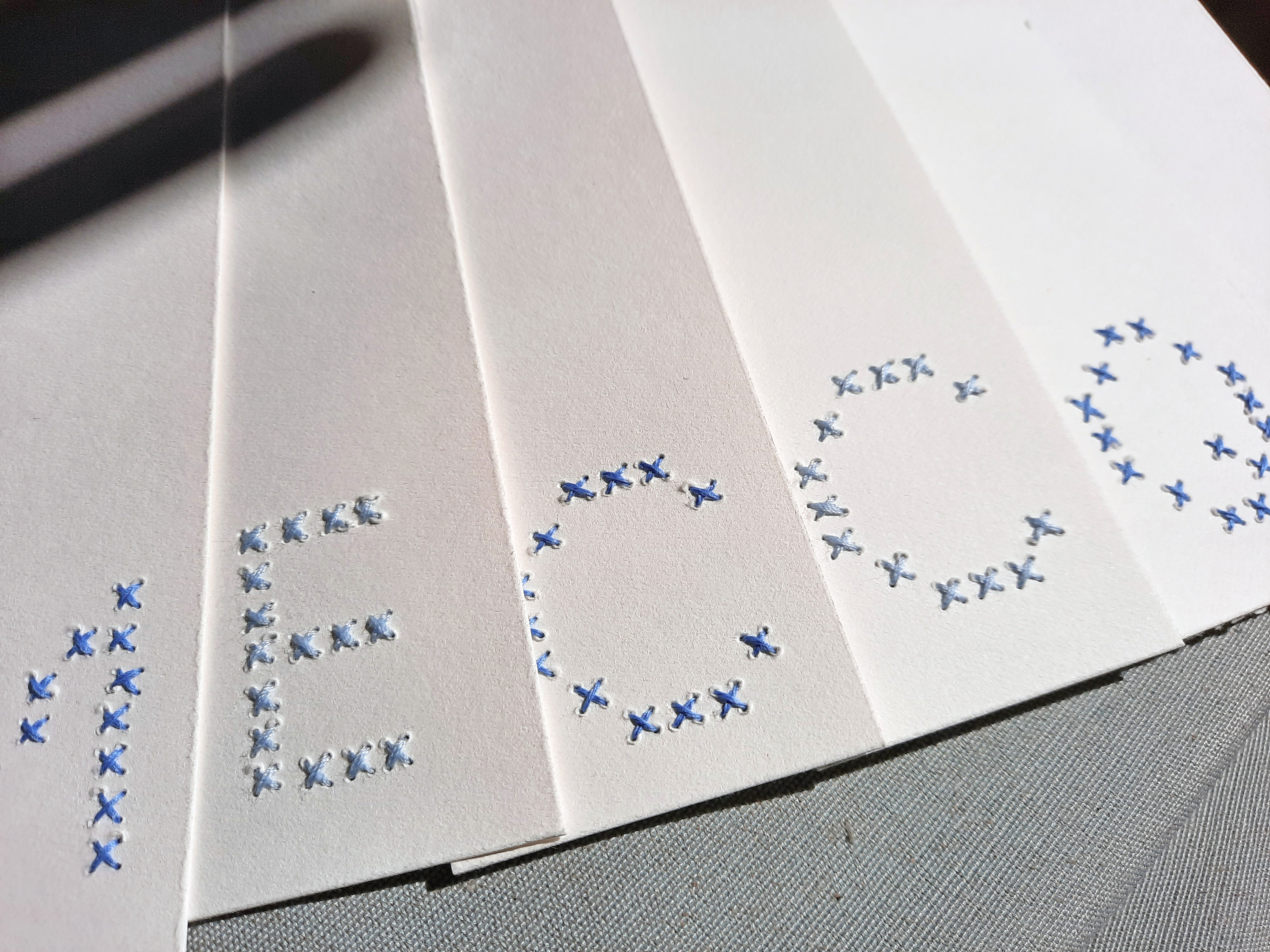 MARCAPAGINAS DETALLE LETRAS BORDADAS